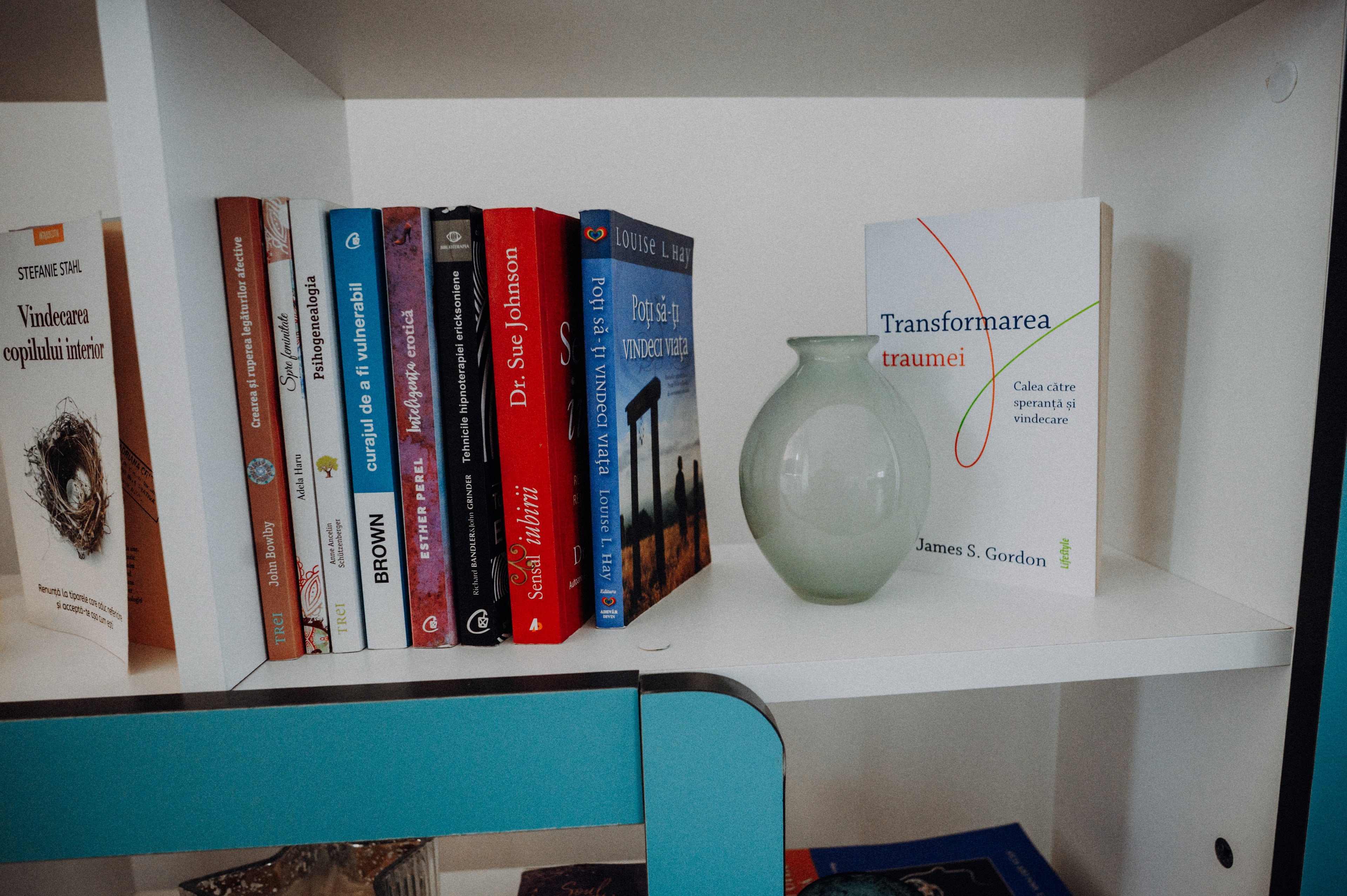 Spațiu luminos care sugerează continuitate și transformare